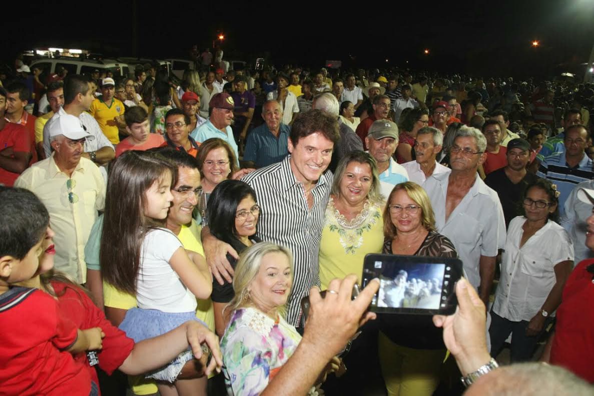 Governador assina ordem de serviço para saneamento da Apodi e lança programa de alimentos