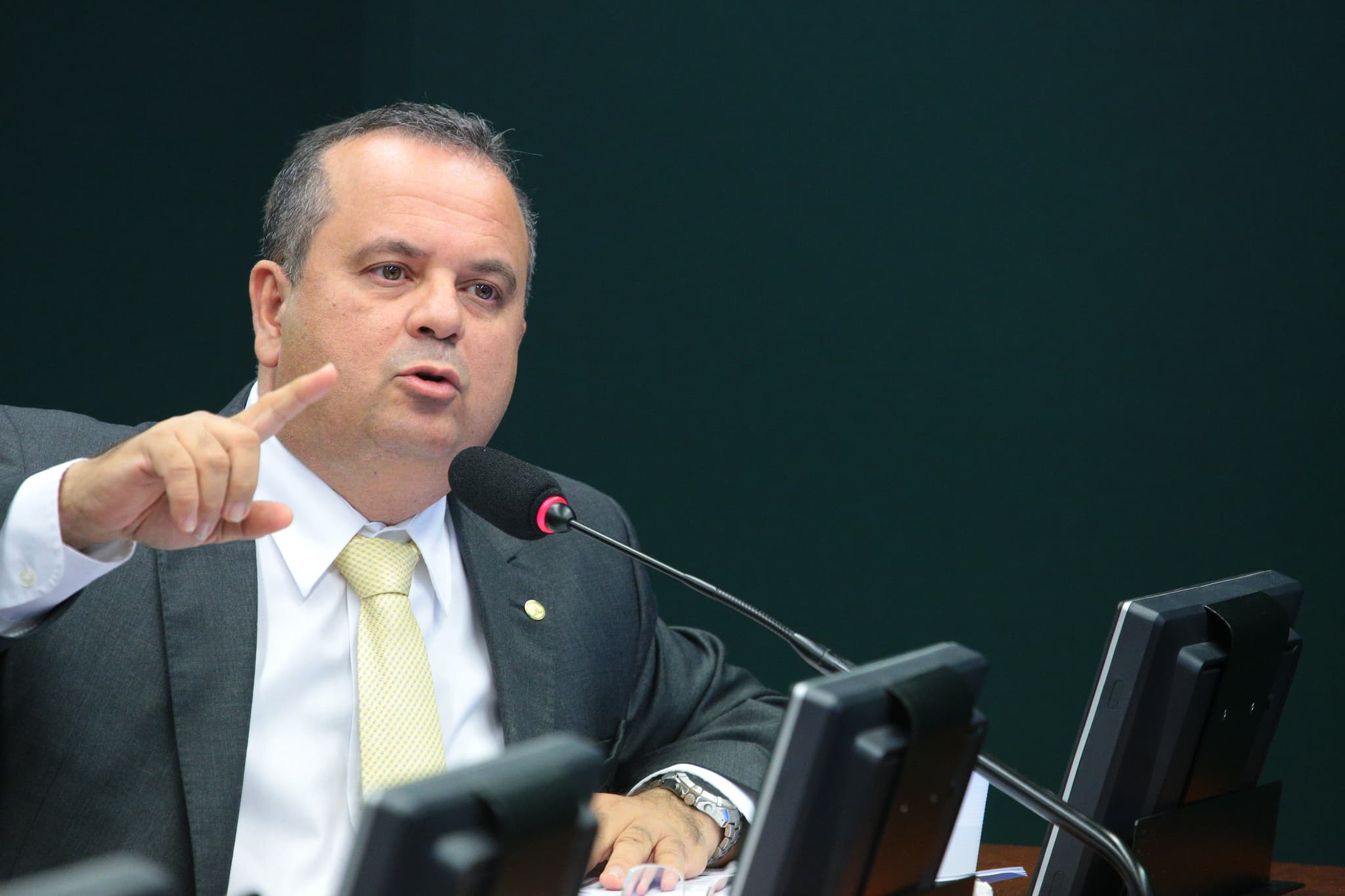 Invasão de escolas é fruto da manipulação e exploração de estudantes pelo PT, diz Rogério Marinho
