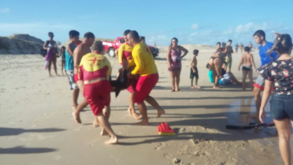 Operação Verão: Corpo de Bombeiros realiza 15 salvamentos durante final de semana em praias de Natal