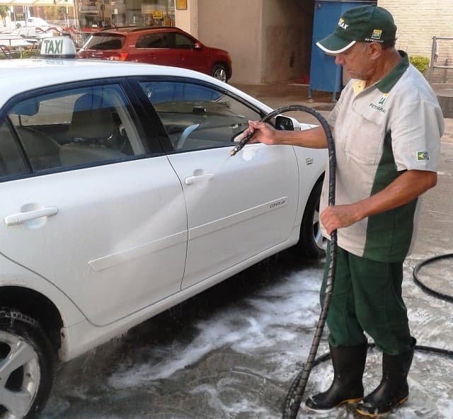 Carro dá despesa de R$ 1.185,00 por mês
