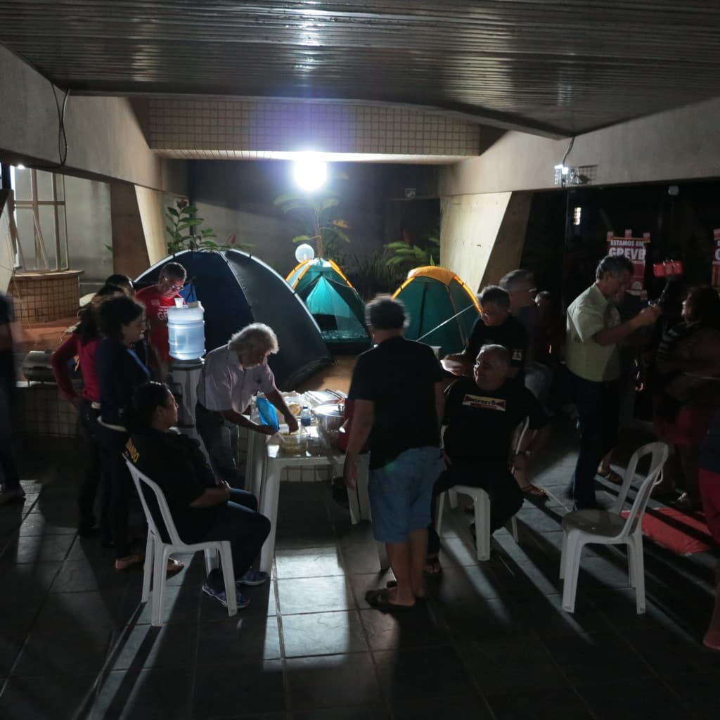 Servidores do INSS acampam em frente à gerência executiva do Instituto em Natal