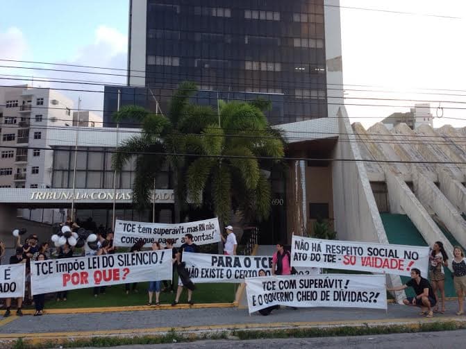 DESAPROPRIAÇÃO: Moradores do Lucianos de Barros protestam contra o TCE