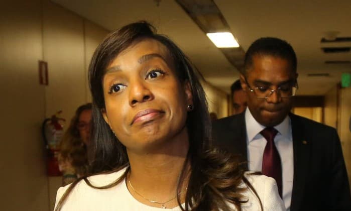 Tia Eron terá seu voto no Conselho de Ética dirigido por pastor, dizem aliados