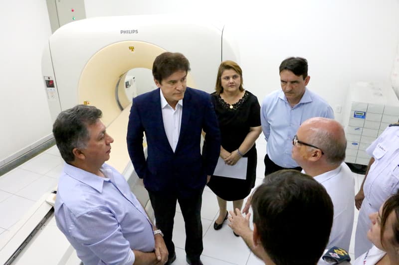 Saúde: Robinson assina ordem de serviço no Hospital da PM