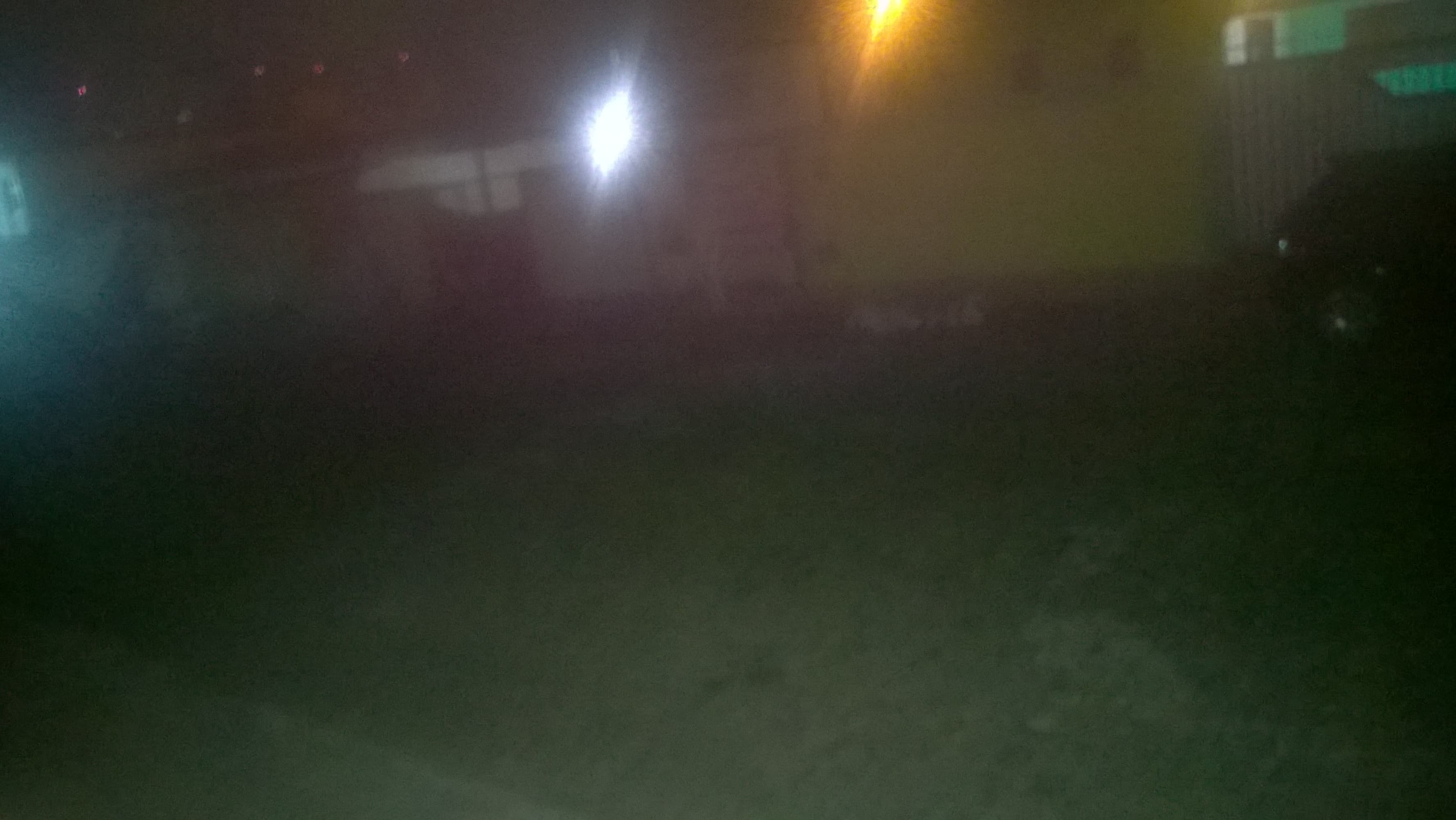 FOTOS: Rua em Neópolis, próximo da Paróquia de Nossa Senhora Aparecida, vive "drama" com poste, e escuridão assusta moradores