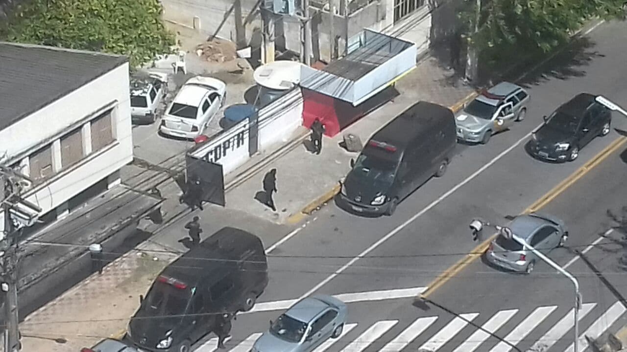 [FOTO] Operação de transferência de presos na Ribeira com apoio do Exército