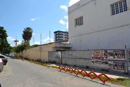 FOTOS(RISCO PARCIAL DE DESABAMENTO): UERN solicita interdição da área ao redor do ACEU