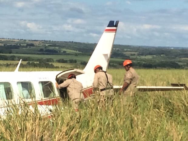 Veja FOTOS do resgate feito em avião que estava Luciano Huck e Angélica após pouso forçado