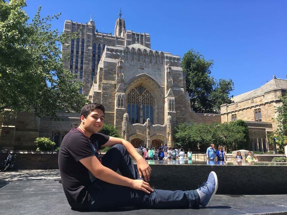 FOTOS: Filho de diarista e de vendedor é aprovado na Universidade Yale, nos EUA