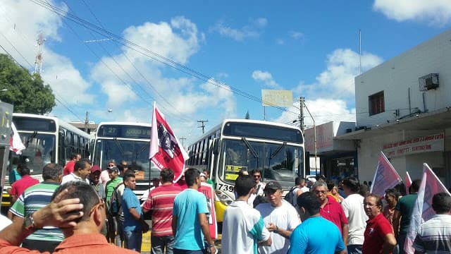 FOTOS: Rodoviários paralisam atividades no Baldo