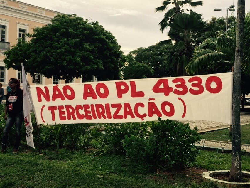 FOTOS: Enquanto Presidente da Câmara Eduardo Cunha participa de debate na ALRN, manifestação ocorre em frente ao prédio