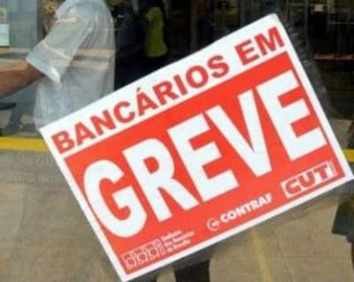"NEM ÁGUA": Reunião entre bancos e sindicato é adiada e greve continua