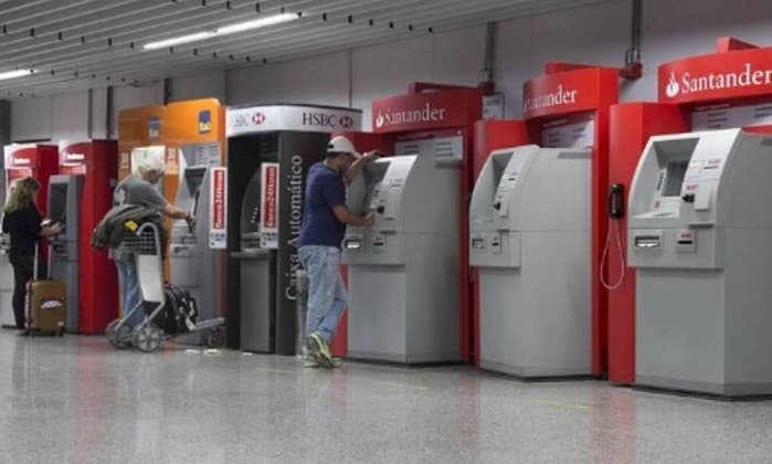 Comissão aprova direito de cliente bancário transferir sem custos contas e investimentos