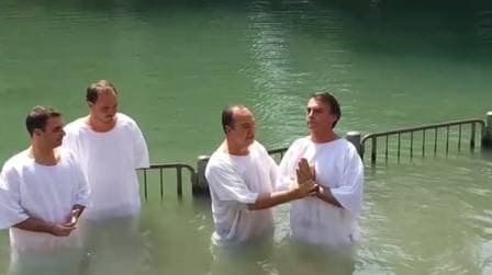 Vídeo: Bolsonaro foi batizado em Israel durante a votação do impeachment