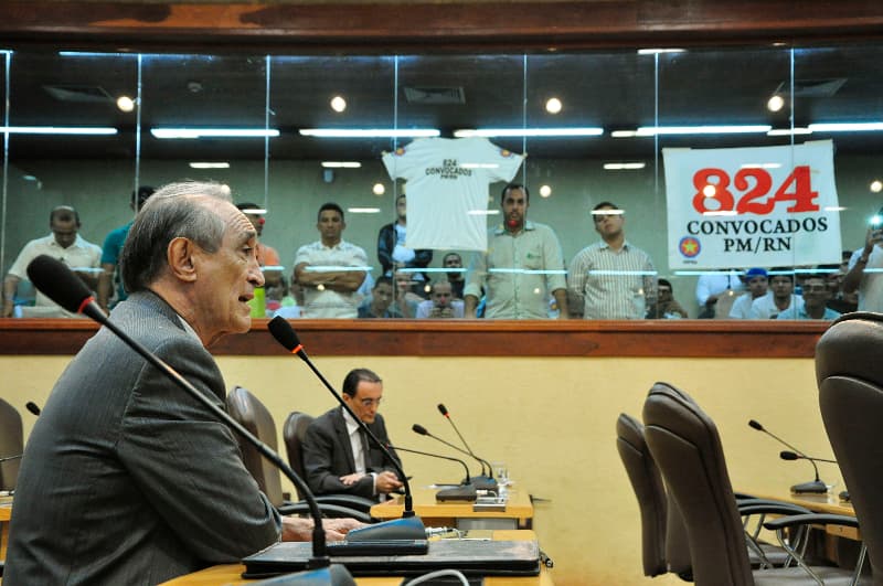 Deputados vão formar comissão para acompanhar situação dos 824 aprovados na Polícia