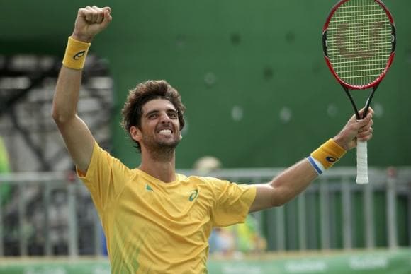 Bellucci vence tenista belga e enfrenta Nadal nas quartas de final