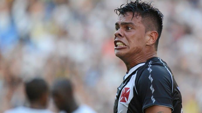 Meia do Vasco será indiciado por agressão e vazamento de vídeo íntimo, diz delegada
