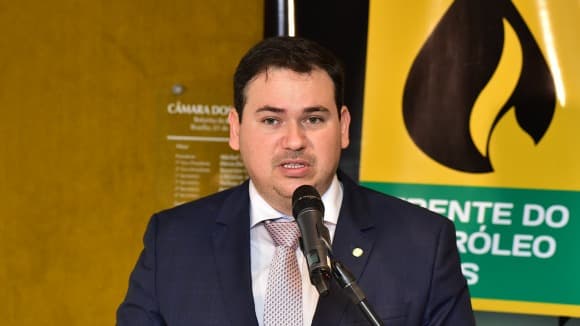 Deputado Beto Rosado(PP) abastece carro no posto do tio. Câmara paga
