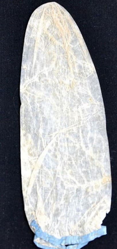 FOTO: Camisinha de 200 anos é vendida por R$ 2.700