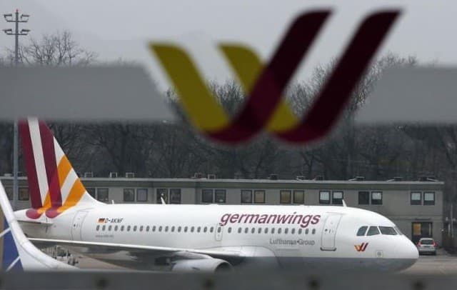Piloto ameaçou derrubar avião se a esposa o deixasse