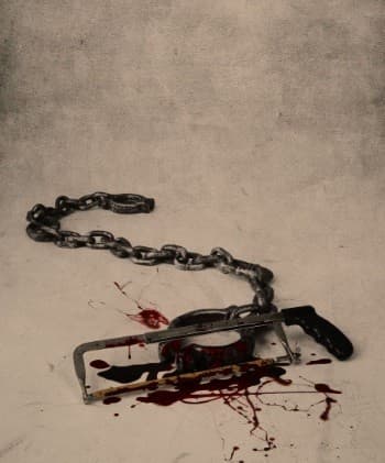 Inspirado por filmes de terror, canibal mata casal e cozinha as cabeças do mortos