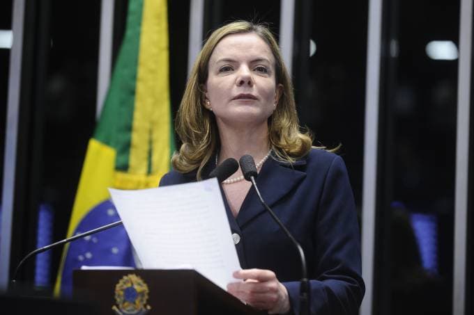 Líder do PT no Senado, Gleisi Hoffman defende ‘greve geral das mulheres’, inclusive, de sexo