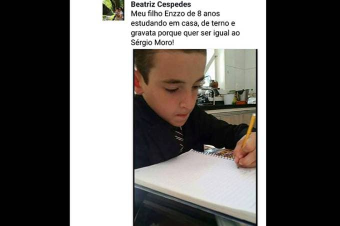 FOTO: Garoto de 8 anos estuda de terno e gravata sonhando ser igual ao juiz Sérgio Moro