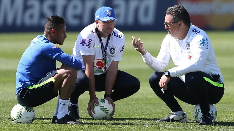 Carta branca a Neymar gera crise na seleção; jogadores questionam Micale