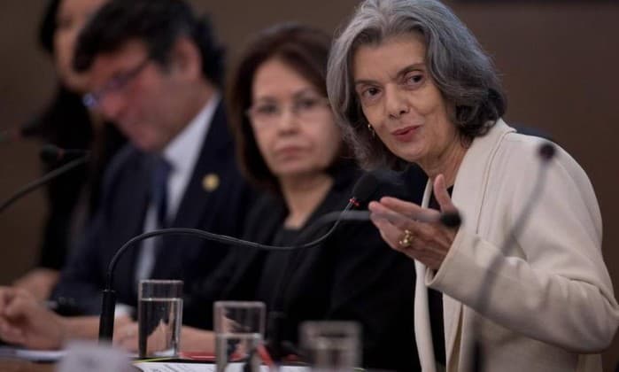 ‘Ou a democracia ou a guerra’, diz presidente do STF Cármen Lúcia, sobre crise entre Judiciário e Legislativo