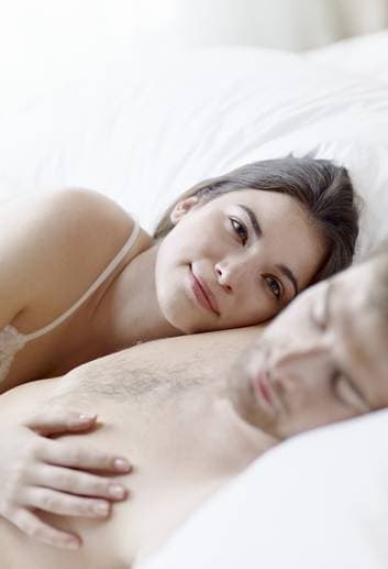 Mulheres querem sexo no fim da noite, enquanto homens preferem as manhãs; veja horários