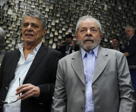 Chico Buarque e outros 400 intelectuais pedem a Lula que lance candidatura imediatamente
