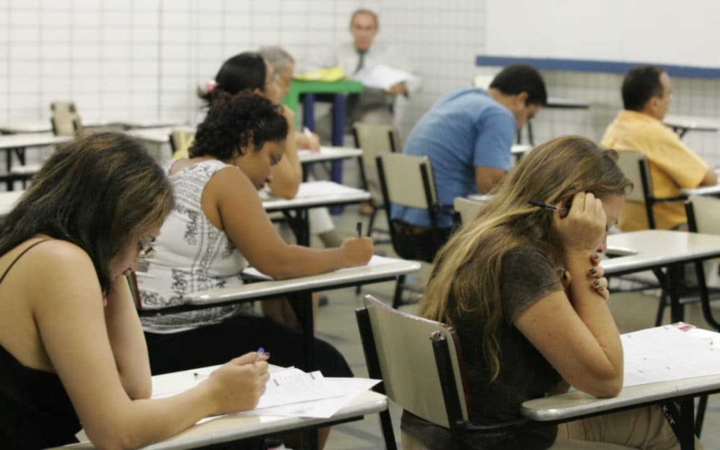Confira os principais concursos que estão com inscrições abertas no país
