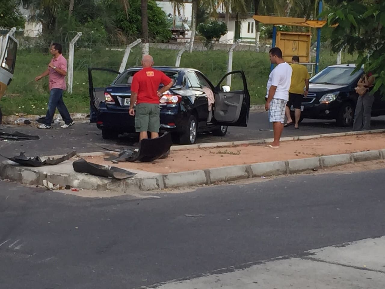 FOTOS: Acidente é registrado entre as Avenidas Jaguarari e Lima e Silva nas primeiras horas deste domingo
