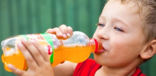 Coca e Ambev pararão venda de refrigerante em escolas