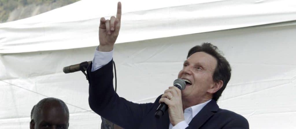 ‘Ninguém pode ser obrigado a fazer nada’, diz Crivella sobre ausência no carnaval