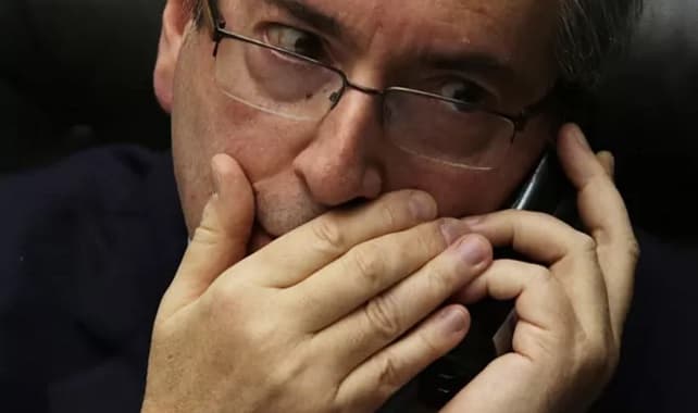 Cunha costuma pôr celular no banheiro para fugir de grampo