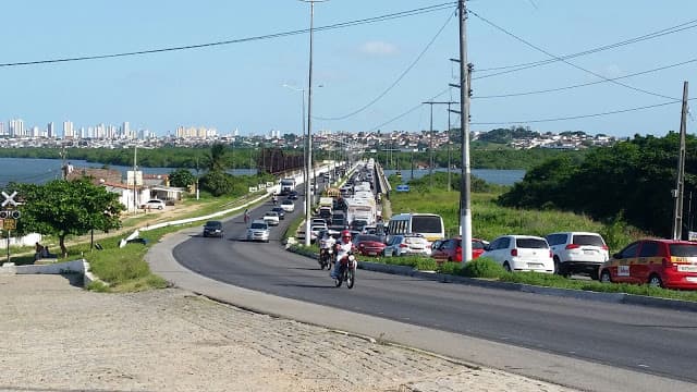 Prefeitura do Natal ”pisa na bola” ao fazer tapa buracos em horário inconveniente para o trânsito, e provoca "nó"