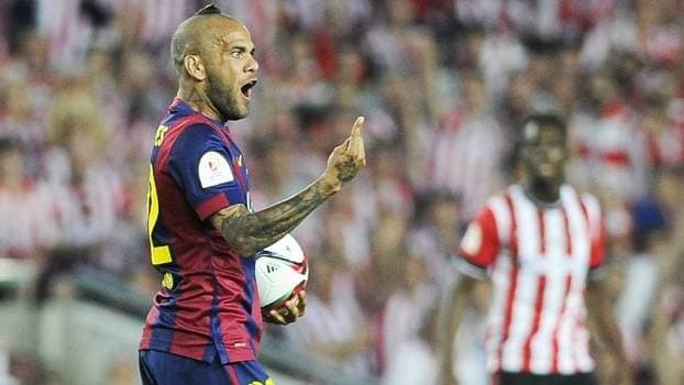 FOTO: Daniel Alves ousa no cabelo e quase quebra a internet; entenda