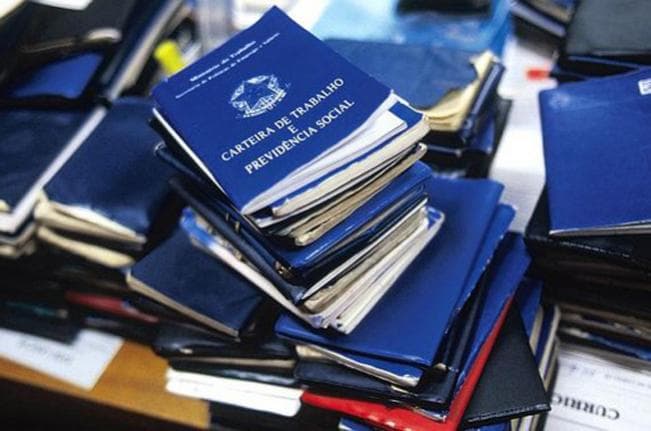 Qualidade do trabalho piora e desemprego deve continuar subindo no Brasil
