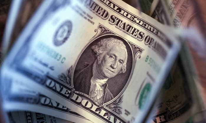 Dólar cai a menor valor em 11 meses, com fala de novo presidente do Banco Central e exterior
