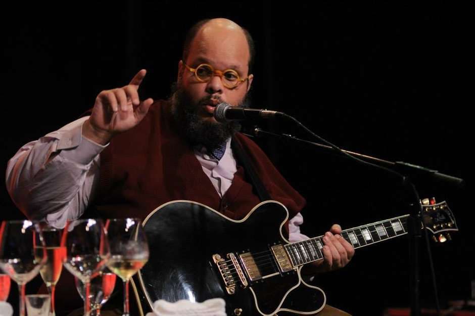 Por "abalo psicológico", Ed Motta cancela show no Brasil