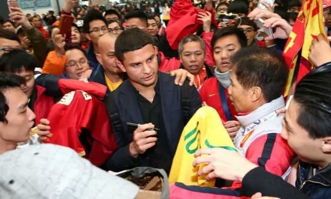 Ídolo na China, brasileiro tem boneco mais caro do que o de Cristiano Ronaldo