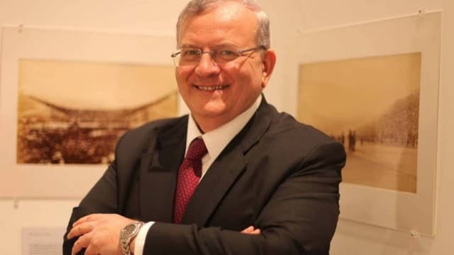 Polícia do RJ suspeita de crime passional no caso de embaixador grego