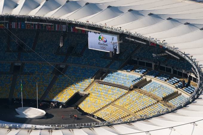 JOGADO ÀS TRAÇAS: Abandonado e sem energia, o estádio do Maracanã é saqueado