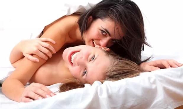 Estudo sugere que todas as mulheres são gays ou bissexuais