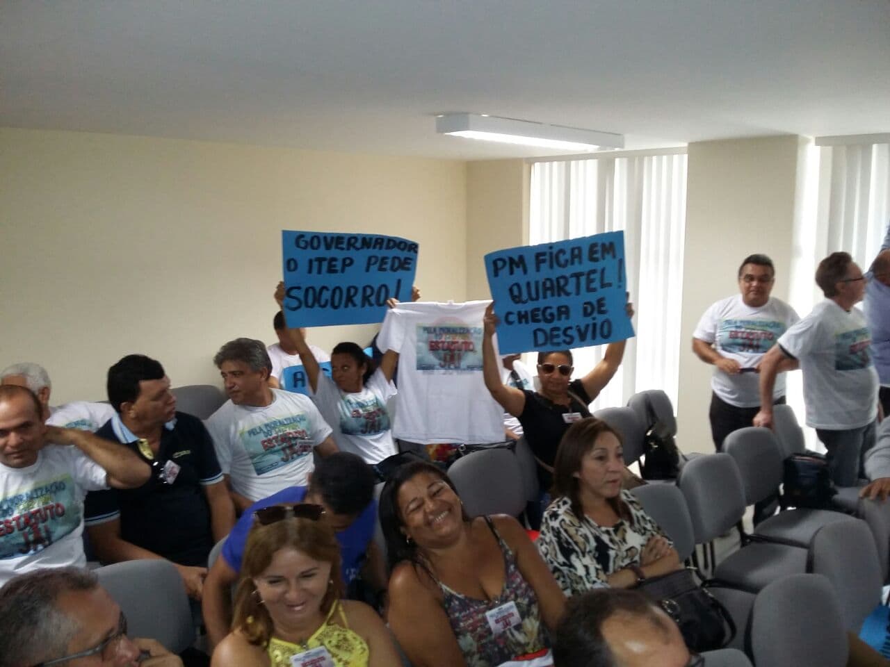 PROTESTO (FOTOS): Servidores do ITEP querem que governo cumpra estatuto