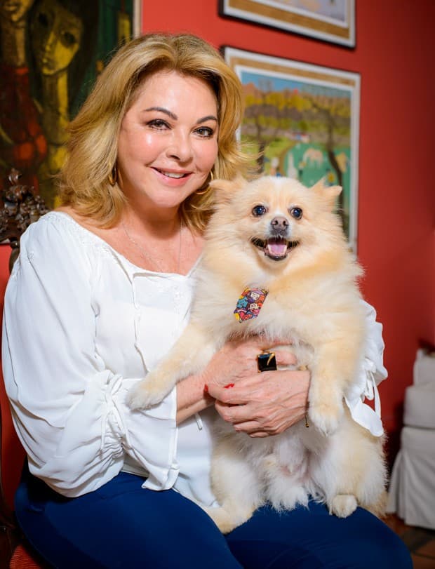 Mãe da modelo e apresentadora Luciana Gimenez sobre aposentadoria de R$ 7,7 mil: "Como vou viver com isso?"