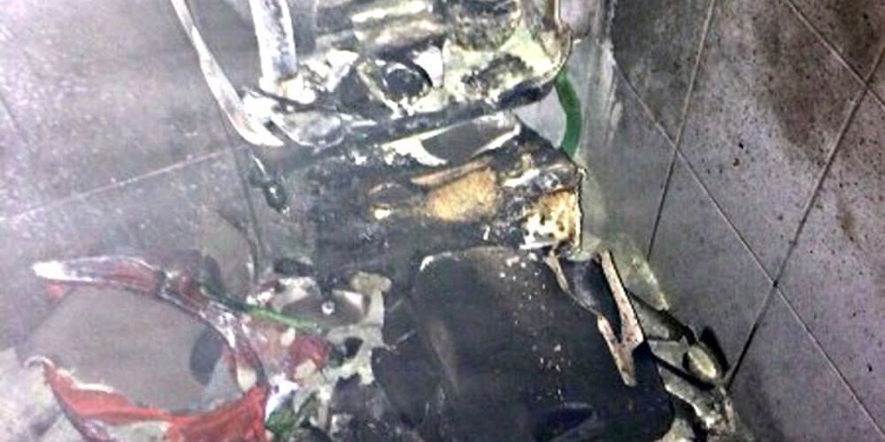 FOTOS: Mulher explode o banheiro para tentar matar uma única barata