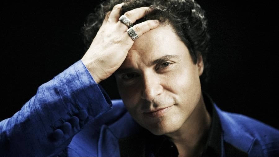 Frejat deixa Barão Vermelho e Rodrigo Suricato, finalista do programa "Superstar" da Globo, assume os vocais da banda