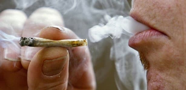 Itália avalia legalizar maconha para pôr fim a negócio milionário da máfia